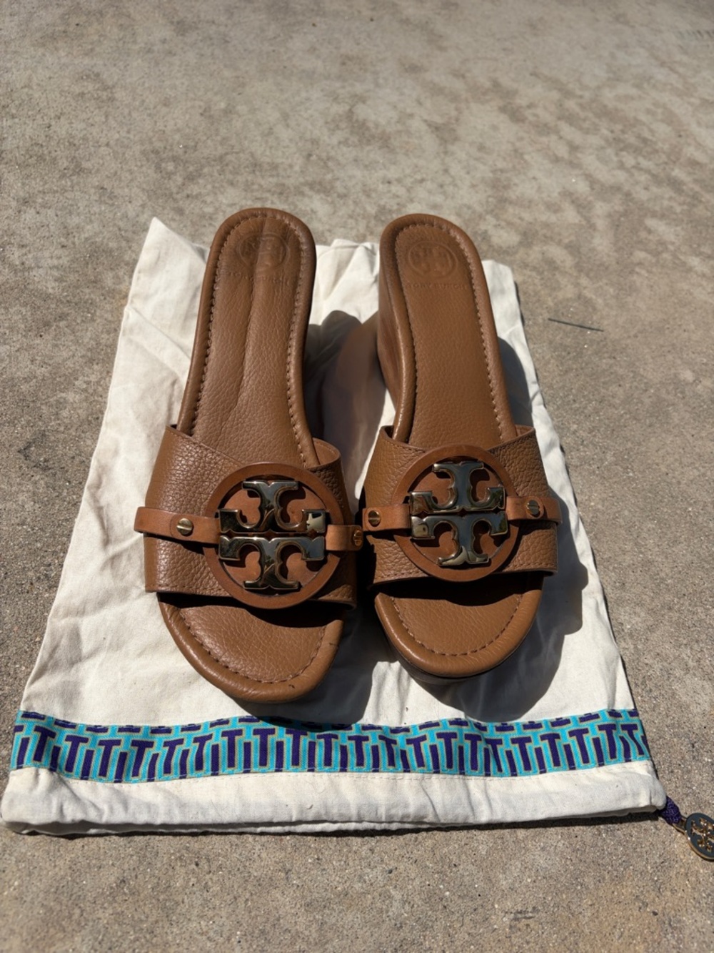 Tory Burch Patti Wedges good condition 11Us leather cognac goldlogo front 2.5-3”